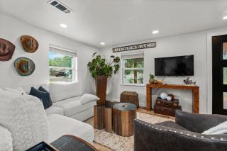 Elm Cottage - Hot Tub & 1 mile from Main st - 7