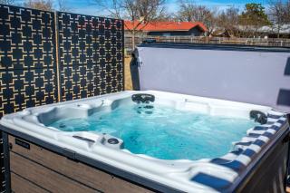 Sunrise Haus - Hot Tub & Fire Pit - 8