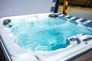 Sunrise Haus - Hot Tub & Fire Pit - 2