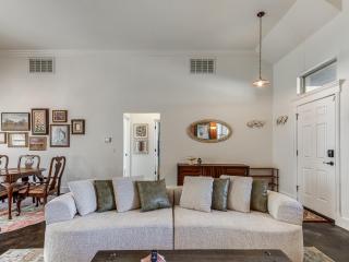 Homey Retreat near Thunder Alley - 4