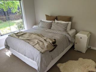 Broadway Holiday Home - 1