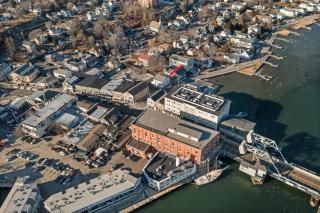 Mystic River Inn - 8