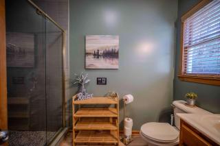 Riverfront Home w Gameroom & Screened Porch - 7