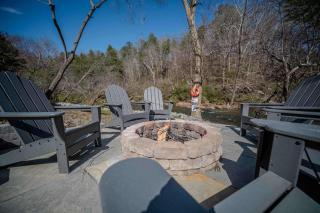 Riverfront Home w Gameroom & Screened Porch - 1