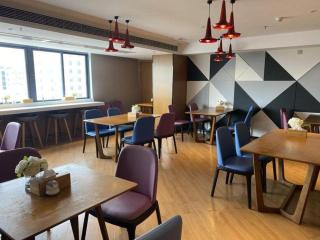 Borrman Hotel Zhanjiang Wuchuan Jinsha Plaza - 2