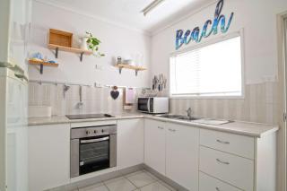 Kirrama 2 Pool across road to beach - 7