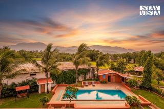 StayVista at Greenwich Meridian with Pool, River & Mountain View - 9