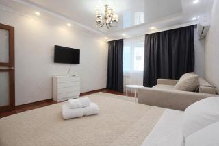 124 4 раздельных места,"1-8 гостей ЦЕНТР,3 кровати,1 раскладной диван, 2 кондиционера,некурящие - 6