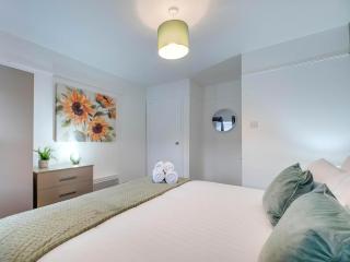 The Hideaway At Monk St - 2