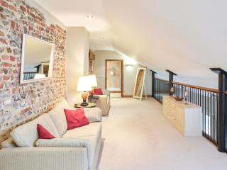 The Hen House - Ukc3677 - 4
