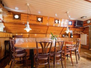 Boat in Leiden near City Center & Museums - 5