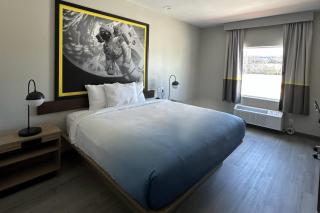 Super 8 by Wyndham Baytown - 5