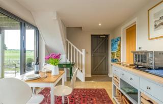 White Cottage Apartment - 3