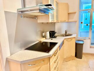 140 m2 Old-School Apartment - 7