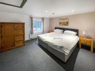 Nutley Farmhouse - 6