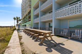 Oceanfront 1BR King • Ground-Floor Patio • Dog Friendly • Blue Mist 101 - 9