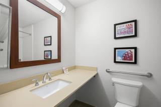 Comfort Inn & Suites Cincinnati Eastgate - 9