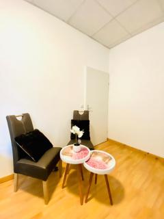 Cozy 3BR Apartment, 6 Minutes to the Train Station - 5