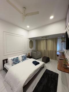 Saiwal Home - Walk to Airport & Phoenix Mall - 3