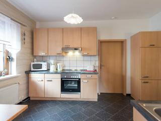 Cozy Apartment in Ore Mountains with Balcony - Breitenbrunn - 5