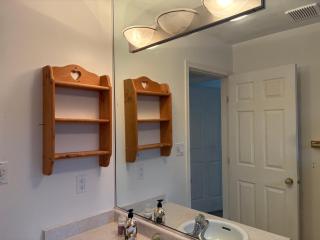 Modern Vancouver Guesthouse - Free Parking, 11 Min to Airport, 15 Min to Downtown - 8