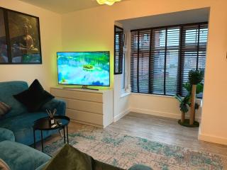 Deluxe 3 Bed new detached with a Super King bed - 6