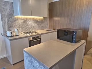 Private and modern 1 bedroom luxury building - 7