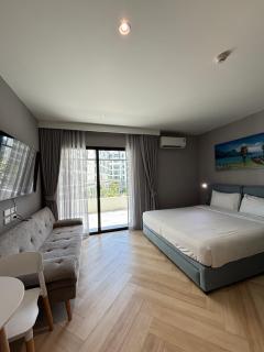 Title Legendary suite pool view E301 - 5