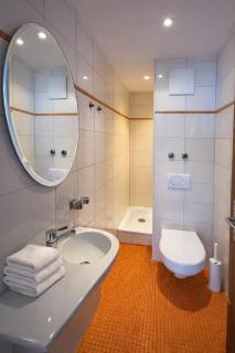 Alpenblick-Apartment mit Pool & Sauna - 1