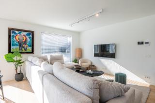 Luxury Apartment with 4 Rooms, Pool and Modern Comfort - 9