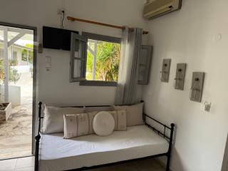 Akti Rooms And Studios - 4