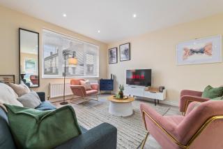 Spacious 3-Bed Home with Driveway Parking - Gloucester - 0