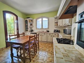 Bright and Comfortable Private Home - 8