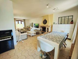 Bright and Comfortable Private Home - 7