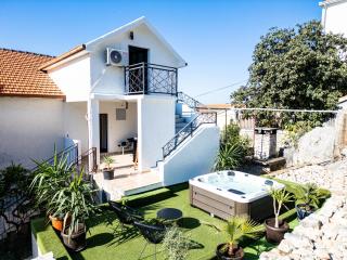 Penthouse with private jacuzzi and sea view - 9