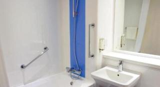 Travelodge Alton Four Marks - 3