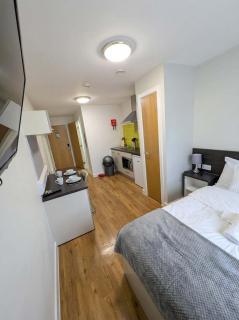 Modern Central Newcastle Studio w Kitchen & WiFi - 2