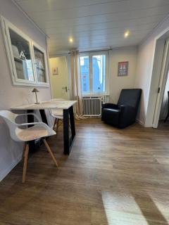 Gemütliches City-Apartment mit Kitchenette & Café im Haus - 2