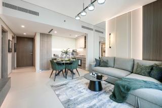 Designer Apt with Marina Views - 3