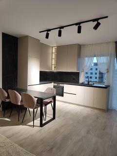 City Nest-Mountain View Apartament with Balcony and Free Parking - 0