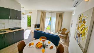 Beach front with Swimming Pool, Illyria Resort Apt 102 - 6