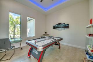 CoralVilla Aesthetic - elegant with pool, spa, airhockey, perfect for boaters - 2
