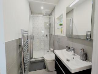 Luxury Wimbledon 2B2B - Cinema, Gym, Games Room - 1