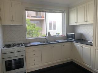 Excellent location with easy transport access - 3