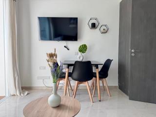 King's Beach Park Unit 2 - Elevated Coastal 1BR - 3