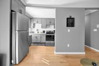 Airport Subway Condo - 3