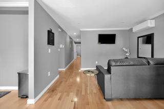 Airport Subway Condo - 1