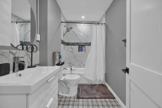 Airport Subway Condo - 1