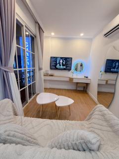 Hong Phat apartment - sea view firework - Sunset town - 3