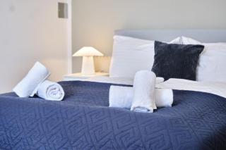 Bright Top-Floor Apartment near Naschmarkt - Viena - 1